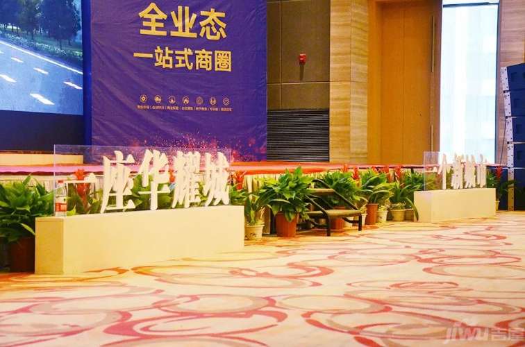 南陽華耀城最新動態(tài)，小巷風情小店成新焦點
