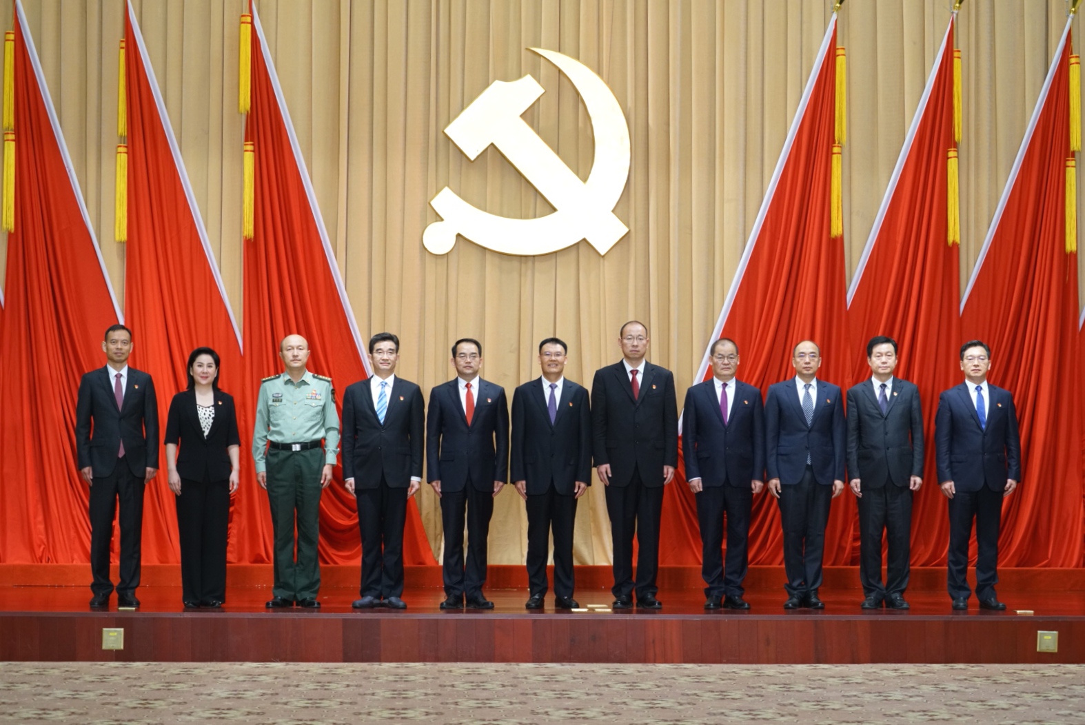 信陽(yáng)市委常委名單最新揭曉，小巷中的獨(dú)特風(fēng)味等你來(lái)探索之旅
